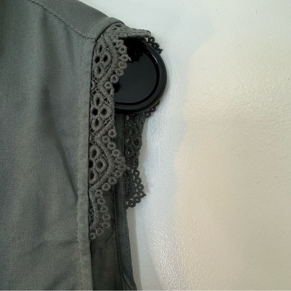 NWT ONLY drop tail sleeveless blouse green gray 40 medium with lace - Picture 7 of 9